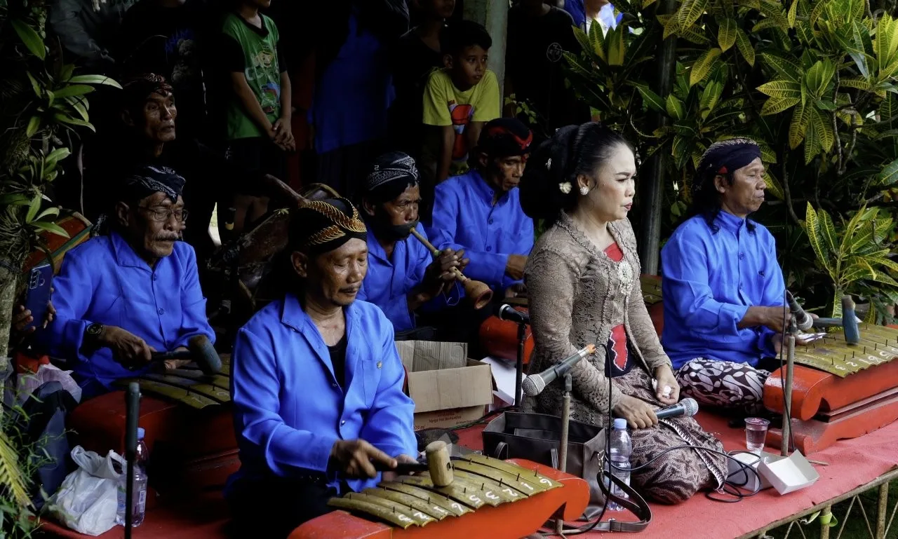 Nggayuh Indhang - Photo 1